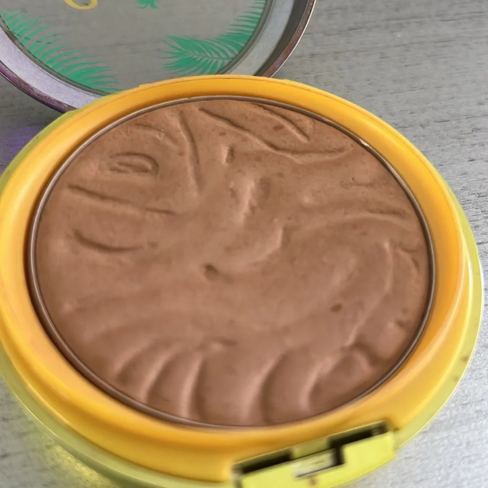 Physicians Formula butter bronzer in light bronzer